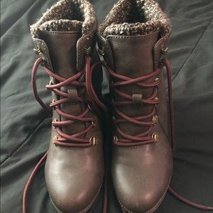 Ankle wedge winter boots